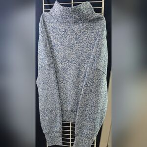Aerie Blue and White Women's Sweater